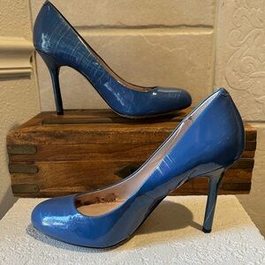 Grey blue ladies women Vince Camuto 3.5 heels gold thread pattern